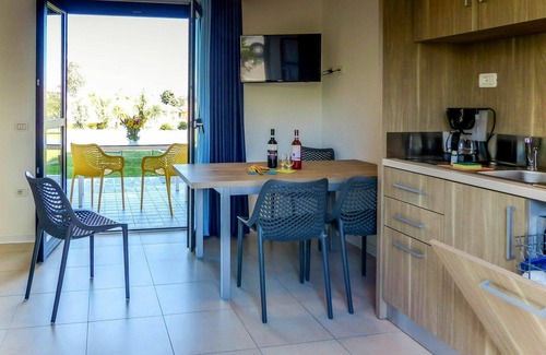 Cavalcaselle Apartment | Cosy apartment for 6 people with A/C, pool, WIFI, TV, terrace and parking