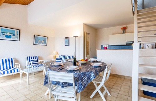 Saint-Palais-sur-Mer Apartment | Cosy apartment for 5 people with WIFI, TV, balcony and parking