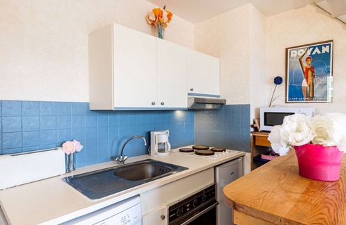 Saint-Palais-sur-Mer Apartment | Cosy apartment for 5 people with WIFI, TV, balcony and parking