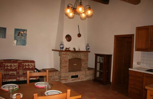 Castiglion Fiorentino Apartment | Cosy apartment for 4 guests with pool, WIFI, TV and pets allowed, close to Cortona