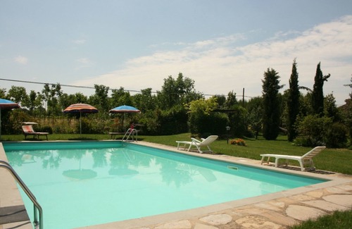 Castiglion Fiorentino Apartment | Cosy apartment for 4 guests with pool, WIFI, TV and pets allowed, close to Cortona