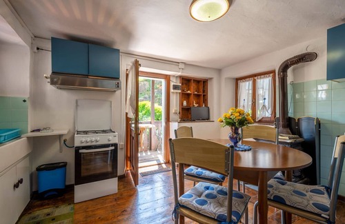 Calasca-Castiglione Apartment | Cosy apartment for 5 people with WIFI, TV, balcony and pets allowed