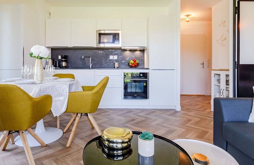 Benerville-sur-Mer Apartment | Cosy apartment for 5 guests with WIFI, TV and terrace