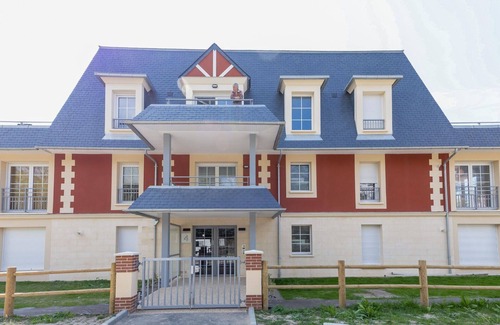 Benerville-sur-Mer Apartment | Cosy apartment for 5 guests with WIFI, TV and terrace