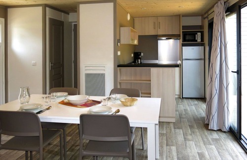 Malansac House | Cosy apartment in villa for 4 guests with WIFI, pool, TV, terrace, pets allowed and parking