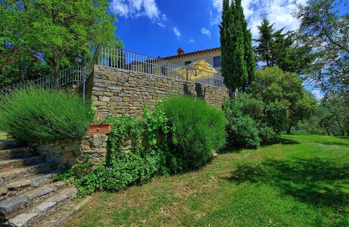 Greve in Chianti Apartment | Cosy apartment with pool, WIFI, TV, patio, pets allowed, panoramic view, close to Greve In Chianti