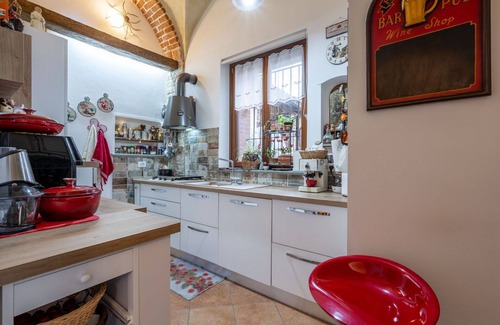 Monastero Bormida Apartment | Cosy apartment for 4 guests with WIFI, TV, patio, pets allowed and parking