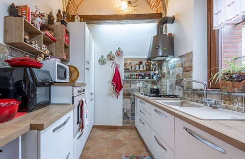 Monastero Bormida Apartment | Cosy apartment for 4 guests with WIFI, TV, patio, pets allowed and parking
