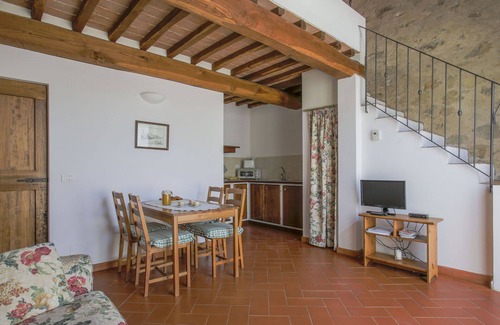Sesto Fiorentino Villa | Cosy apartment in villa for 3 guests with pool, WIFI, TV, terrace and pets allowed