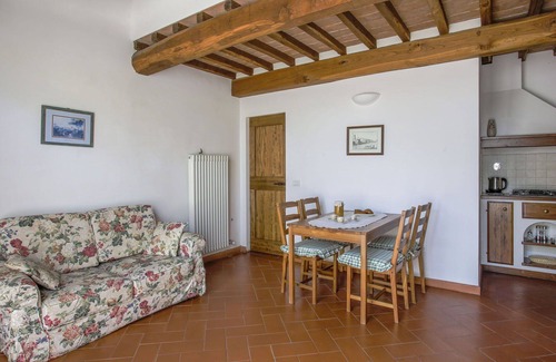 Sesto Fiorentino Villa | Cosy apartment in villa for 3 guests with pool, WIFI, TV, terrace and pets allowed