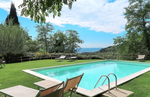 Sesto Fiorentino Villa | Cosy apartment in villa for 3 people with pool, WIFI, TV, patio and pets allowed