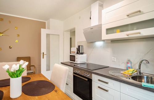 Lindau Apartment | Cosy Apartment “Achraintal 3” in Rural Area with Wi-Fi & Balcony