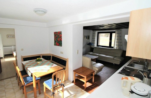 Muhldorf Apartment | Cosy apartment for 7 guests with WIFI, TV, terrace and panoramic view