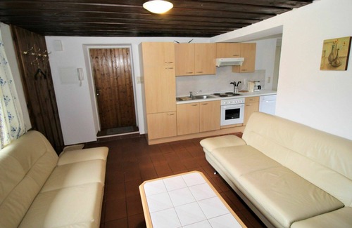 Muhldorf Apartment | Cosy apartment for 7 guests with WIFI, TV, terrace and panoramic view