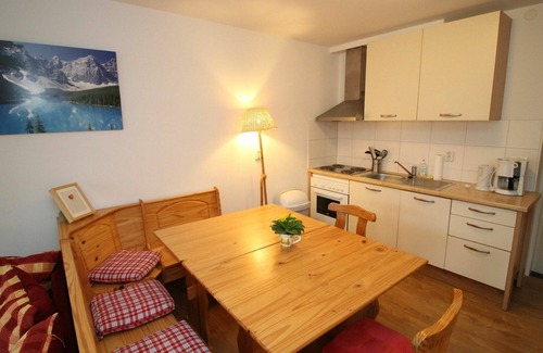Muhldorf Apartment | Cosy apartment for 8 guests with WIFI, TV and balcony