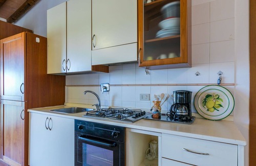Guardistallo Apartment | Cosy apartment for 5 guests with WIFI, terrace and pets allowed