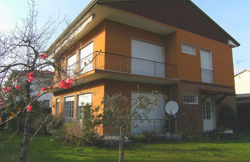 Marina di Massa Apartment | Cosy apartment for 3 people with WIFI, TV, pets allowed and parking, close to Forte Dei Marmi