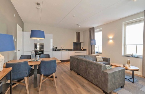Colijnsplaat Apartment | Cosy apartment for 4 people with hot tub, WIFI, TV and balcony