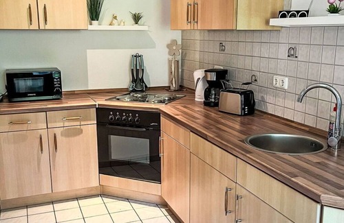 Sudarle Apartment | Cosy apartment for 2 guests with WIFI, TV, terrace, pets allowed and parking