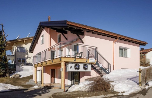 Grisons Apartment | Cosy apartment for 2 guests with TV