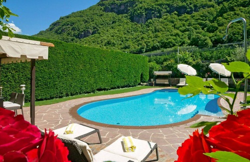 Merano Apartment | Cosy apartment for 3 guests with pool, WIFI, A/C, hot tub, TV, balcony and pets allowed