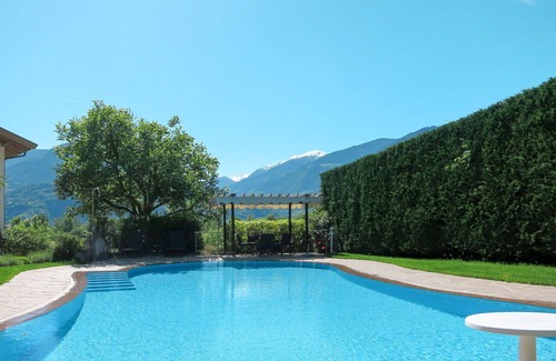 Merano Apartment | Cosy apartment for 3 guests with pool, WIFI, A/C, hot tub, TV, balcony and pets allowed