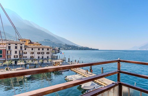 Malcesine Apartment | Cosy apartment for 3 guests with A/C, WIFI, TV, patio, pets allowed and panoramic view