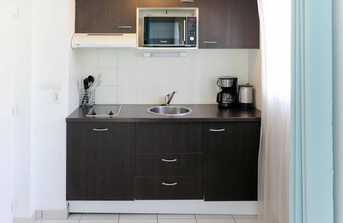Saint-Palais-sur-Mer Apartment | Cosy apartment for 4 guests with hot tub, WIFI, pool, TV, terrace, pets allowed and parking