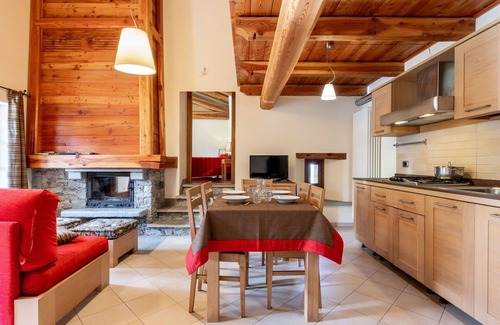 Sampeyre Apartment | Cosy apartment for 4 guests with WIFI, pool, TV, terrace and parking