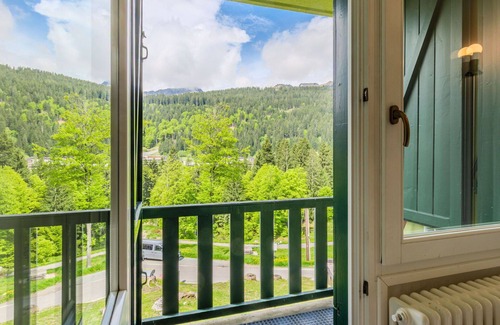 Madonna di Campiglio Apartment | Cosy apartment for 4 people with TV, balcony, panoramic view and parking