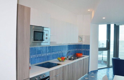 Latina Lido Apartment | Cosy apartment for 5 people with WIFI, A/C, pool, TV, balcony and pets allowed