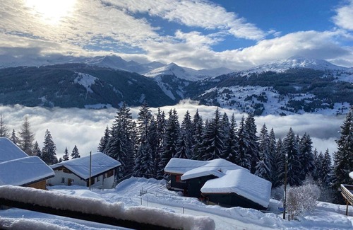 Luzein Apartment | Cosy apartment for 6 guests with WIFI, TV and balcony