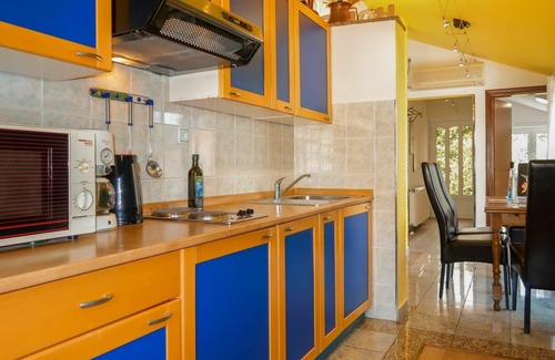 Marsici Apartment | Cosy apartment for 6 people with WIFI, A/C, TV, patio, pets allowed and parking