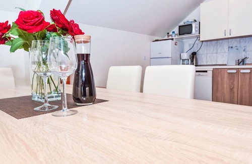 Slunj Apartment | Cosy apartment for 6 people with A/C, WIFI, TV, terrace and parking