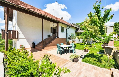 Slunj Apartment | Cosy apartment for 6 people with A/C, WIFI, TV, terrace and parking