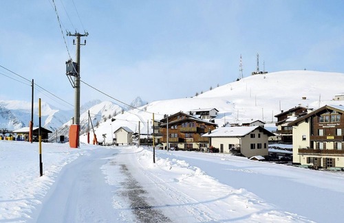 Livigno Apartment | Cosy apartment for 8 guests with WIFI, TV, balcony and parking