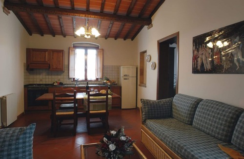 Montaione Apartment | Cosy apartment for 8 people with pool, WIFI, A/C, TV and pets allowed, close to San Gimignano