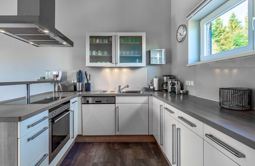 Sankt Urban Apartment | Cosy apartment for 6 people with WIFI, TV, balcony, pets allowed and parking