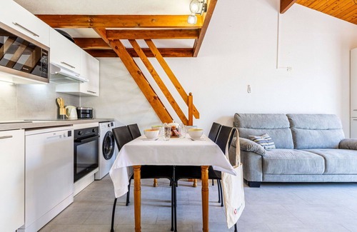 Les Mathes Apartment | Cosy apartment for 4 guests with WIFI, TV and terrace