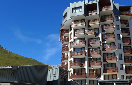 Val Claret Apartment | Cosy apartment for 8 guests with WIFI, TV and balcony