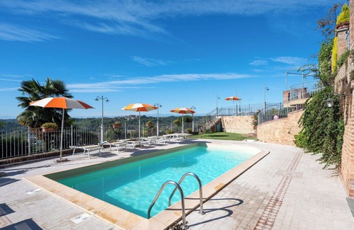 Cossombrato Apartment | Cosy apartment for 4 guests with WIFI, pool, A/C, TV, patio and pets allowed