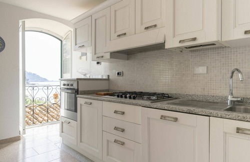 Latte Apartment | Cosy apartment for 4 guests with WIFI, pool and TV