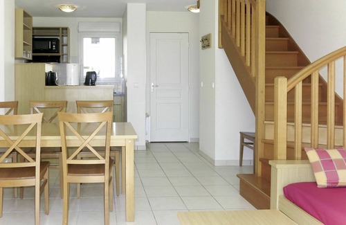 Azay-le-Rideau House | Cosy apartment in villa for 8 guests with WIFI, pool, TV, terrace and pets allowed