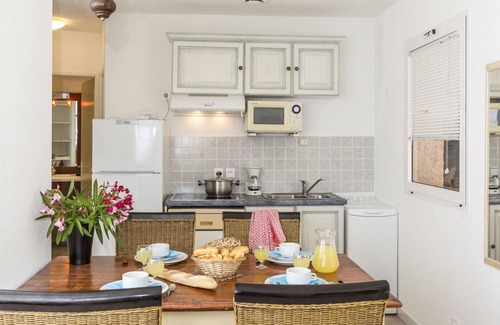 Favone House | Cosy apartment in villa for 4 people with pool, WIFI, A/C, TV, patio and pets allowed