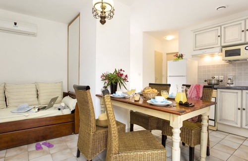 Favone House | Cosy apartment in villa for 4 people with pool, WIFI, A/C, TV, patio and pets allowed