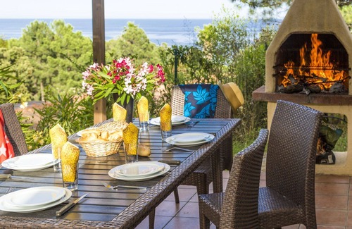 Favone House | Cosy apartment in villa with A/C, WIFI, pool, TV, patio, pets allowed and panoramic view