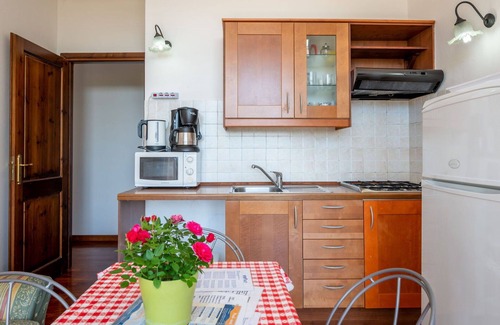 Azzano d'Asti Villa | Cosy apartment in villa for 6 guests with pool, A/C, WIFI, terrace and pets allowed