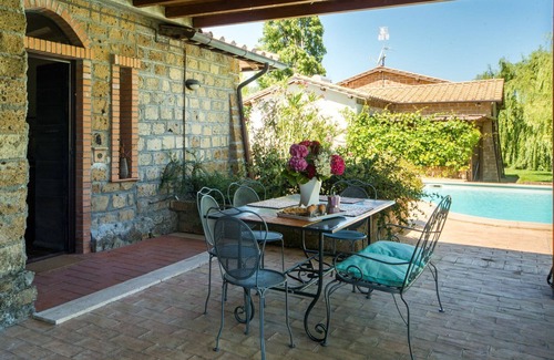 Montefiascone Villa | Cosy apartment in villa for 8 people with WIFI, pool, TV, patio, pets allowed and panoramic view