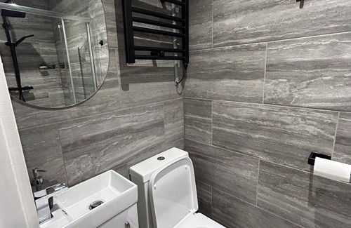 Horley Apartment | Cosy apartment in a unique village close to Gatwick Airport and trains to london