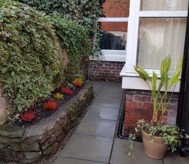 Preston Apartment | Cosy Apartment in Private Courtyard